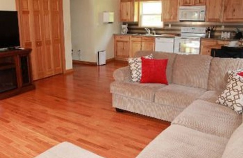 Pipestem Cottage | Pipestem Spa Event Center and Mountain Chalets