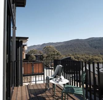 Lake Crackenback House | PISTE LUXURY CHALET - THE PETITE - Oaks Lake Crackenback Resort