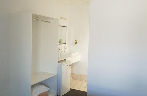 Collinsville Hotel | Pit Pony Hotel