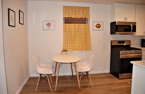 East Liberty Apartment | Pittsburgh Delight - Cozy 2B/1B Apt w/Private Parking, Second Floor Unit