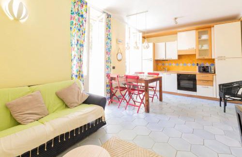 Antibes Old Town Apartment | Place Amiral Barnaud