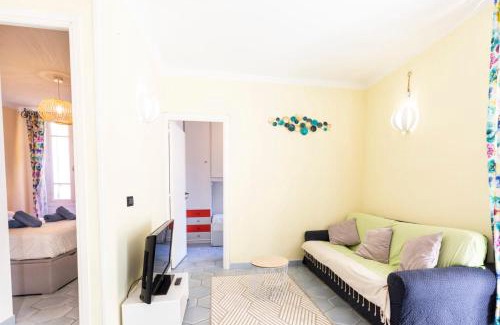 Antibes Old Town Apartment | Place Amiral Barnaud