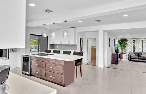 Plantation House | Plantation Vacation Home 5 Bedrooms 3 baths Pool Home