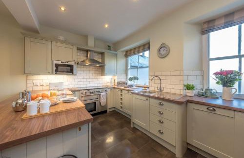 Criccieth House | Plas-Bryn-Hir