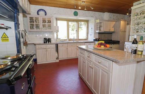 Llanbedr Cottage | PLAS GWYNFRYN, pet friendly, luxury holiday cottage in Llanbedr