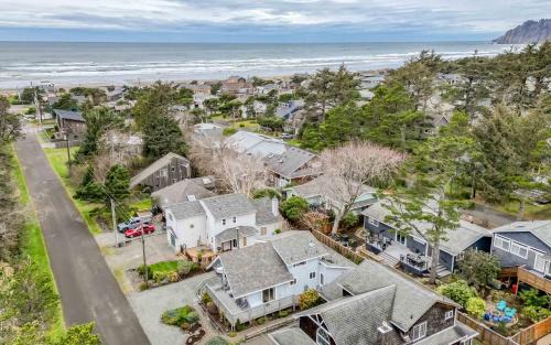 Manzanita House | Play Chalet MCA 489 - Meredith Lodging