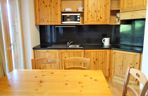 Saint-Pierre-de-Clages Apartment | Pleasant apartment with paid sauna