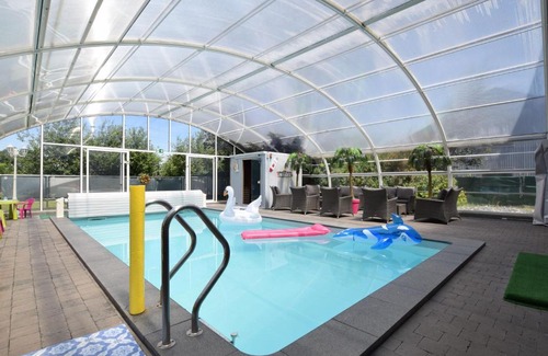 Courtil House | Pleasant Holiday Home with Sauna and Jacuzzi in Courtil