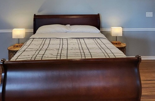 Anahuac House | Pleasant Lake House as the perfect get away from your busy day to day