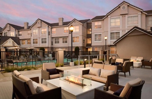 Pleasanton House | Pleasanton’s Conveniently Located Extended