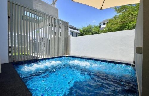 George Town Villa | Plumeria Luxury Service Villa