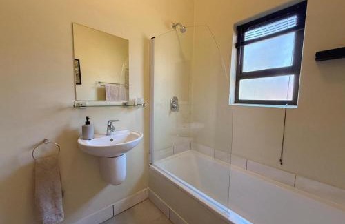 Hoedspruit House | Plumtree House