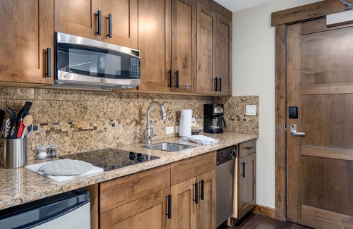 Steamboat Springs Apartment | Plush studio next to Wildhorse gondola w/shared pool, hot tubs, fitness & more