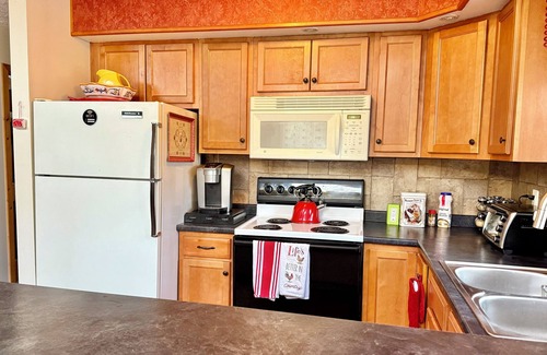 Briar Crest Woods House | Poconos Getaway with Hot Tub & Fire Pit/Close to Attractions, Fun for Everyone!