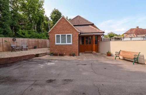 Bishopstone House | Poddington Cottage