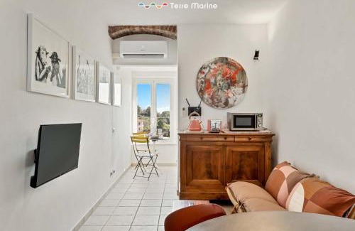 Pitelli Apartment | Poetry, Terre Marine