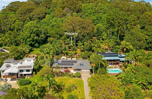 Ocean Shores Cottage | Poinciana - Fabulous coastal home with lush gardens & panoramic views