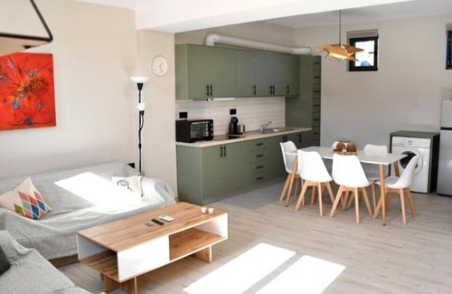 Ayioi Asomatoi House | Polles elies cozy apartment