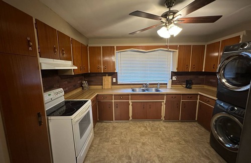 Niagara Falls House | Pool & 4mins From Casino & Falls