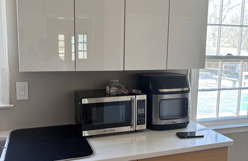 Long Branch House | POOL, 5-bedroom in jersey Shore, Grill , AC, WiFi, Parking, TV, Gaming, Full Kit