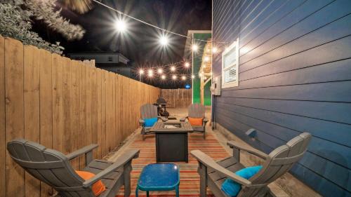 Port Aransas Villa | Pool Cabana Backyard w Fire Pit Walk to the Beach Villa Reel by AvantStay