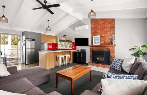 Anglesea House | Pool, Golf, Beach & Parks!