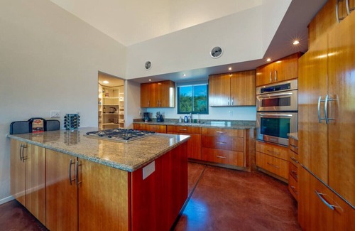 Tucson House | Pool & Hot Tub/3 BR/Stunning/Mountain Views