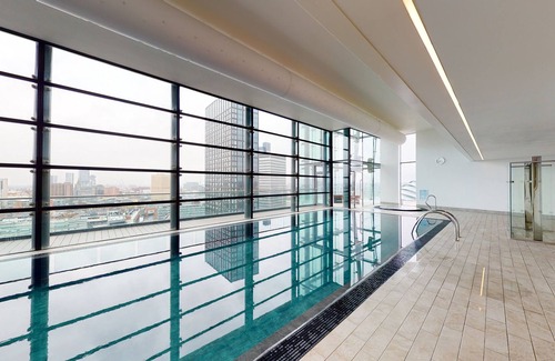 Manchester City Centre Apartment | Pool, Jacuzzi and Gym