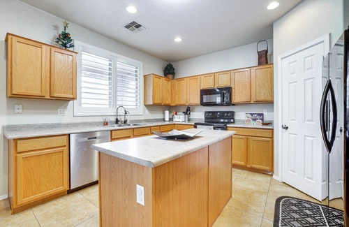 San Tan Valley House | Pool & Patio: San Tan Valley Getaway!