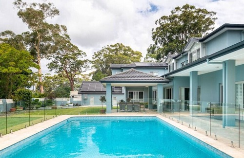 Killara House | Pool*Spa*Home Theatre*Gym*4 Bedroom 4 Bathroom House