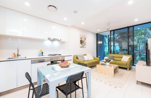 Newstead Apartment | Pool View Urban Oasis 2Bed Apt/Top Suburb/Parking