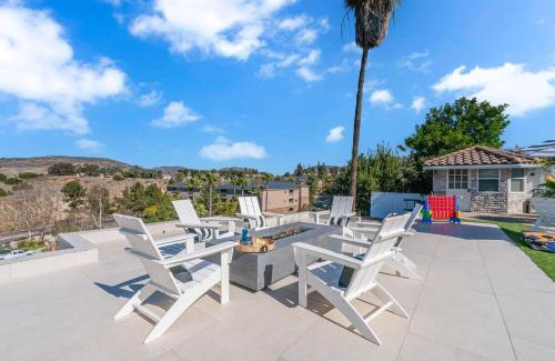 Allied Gardens House | Poolfire Pitking Bed Sunroom & Mountain Views!