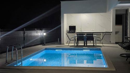 Bar Villa | Poolside Idyll