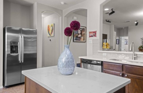 Temple Apartment | Pop Art Extravaganza @ SPG Europa in Temple TX