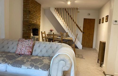 Farnborough and Crofton House | Poplar Cottage Farnborough Kent
