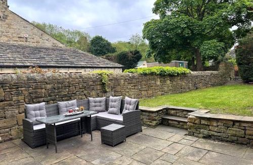 Farsley House | Poplar Farm Barn - Spring Functions Events Welcome Pass the Keys