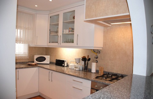 Albardeira Apartment | Popular Garden Apartment with Pool! Near Beach, Marina & Town Centre