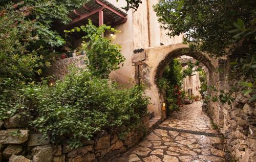 Milopotamos Apartment | Porfyrousa Traditional Hotel