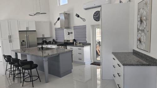 Rainbow Bay Villa | Porpoise Paradise Luxury Villa