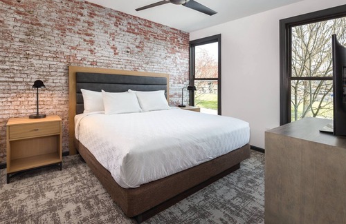 Old Town Chinatown Resort | Portland - Waterfront Park Resort 1bdr