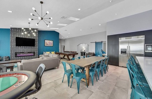 Spring Valley House | Posh Villa 8 Bdr X 5 Bth 16 Bds
