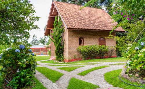 Costas Hotel | Pousada Monjolos de Minas a 9 km de Gonçalves