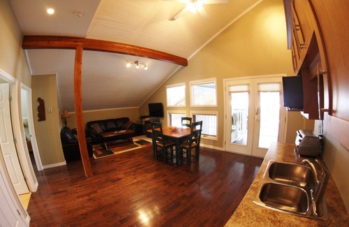 Revelstoke Apartment | Powder Pillow B&B - Luxury 1 Bedroom Suite