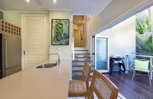 Port Douglas Villa | Prada - luxury 3 level villa in the heart of Port