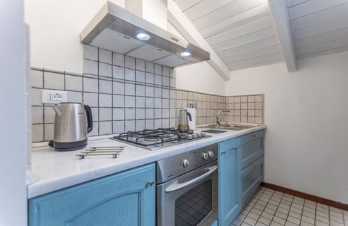 Saragozza-Porto Apartment | Pratello Elegant and Refined Attic Room