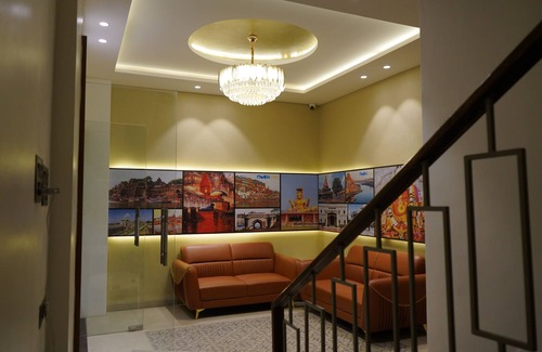 Sanwer Hotel | Pravasa Stay Near Luv Kush Square