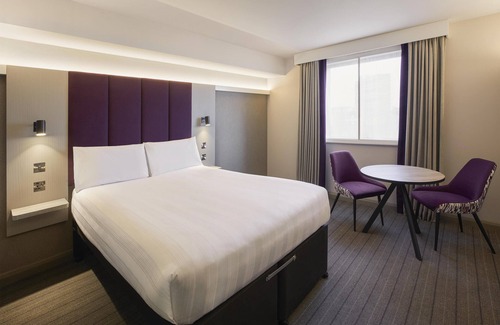 Hall Green Hotel | Premier Inn Birmingham Hall Green