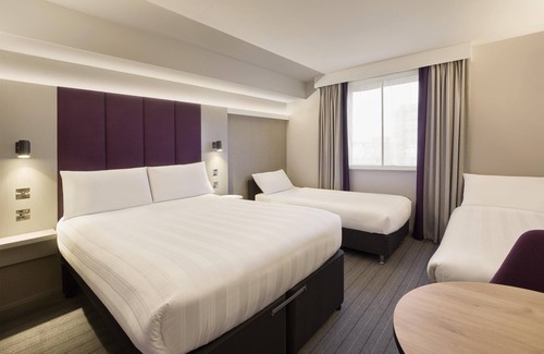 Fareham Hotel | Premier Inn Fareham