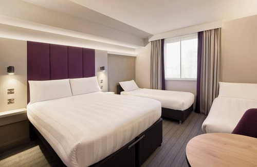 Ealing Hotel | Premier Inn London Ealing
