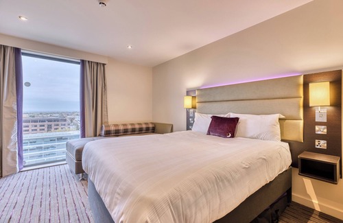 Central Milton Keynes Hotel | Premier Inn Milton Keynes Central - Avebury Boulevard